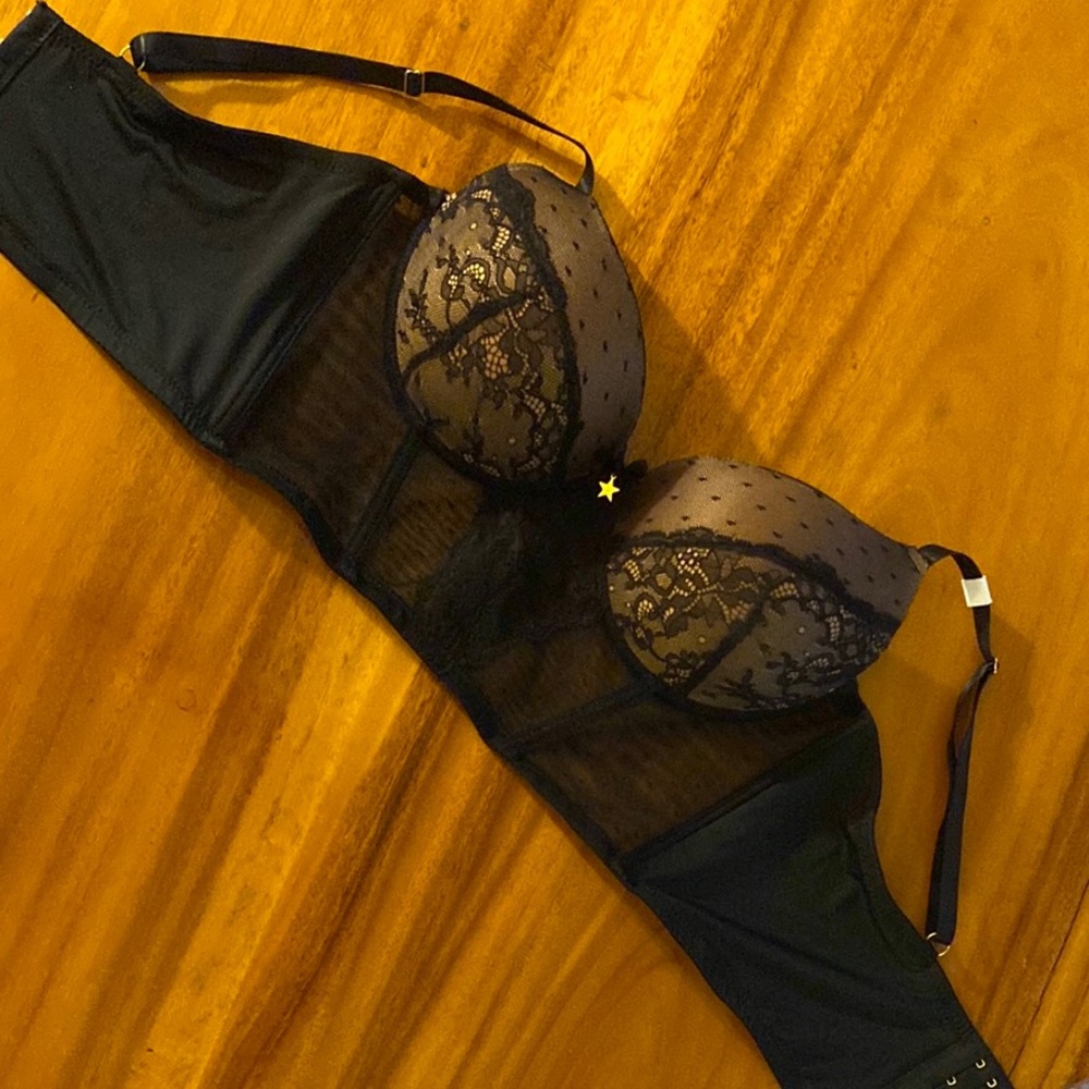 Frederick's of Hollywood Black Lace Bra with Underwire Size 38C BNWT 🌺
